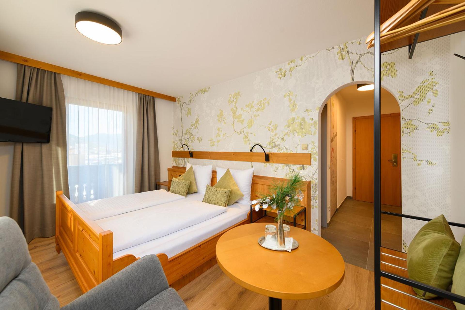 Hotel Vierjahreszeiten 弗拉绍 外观 照片