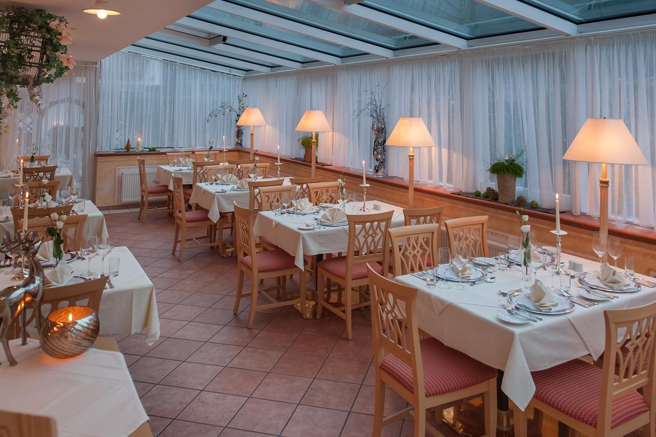 Hotel Vierjahreszeiten 弗拉绍 外观 照片